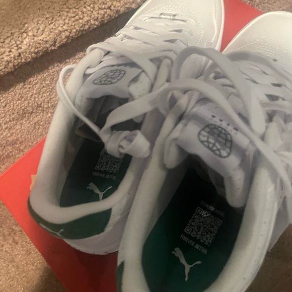 New Puma Court Classics white size 10.5 beautiful. No low offers please. - Picture 4 of 8